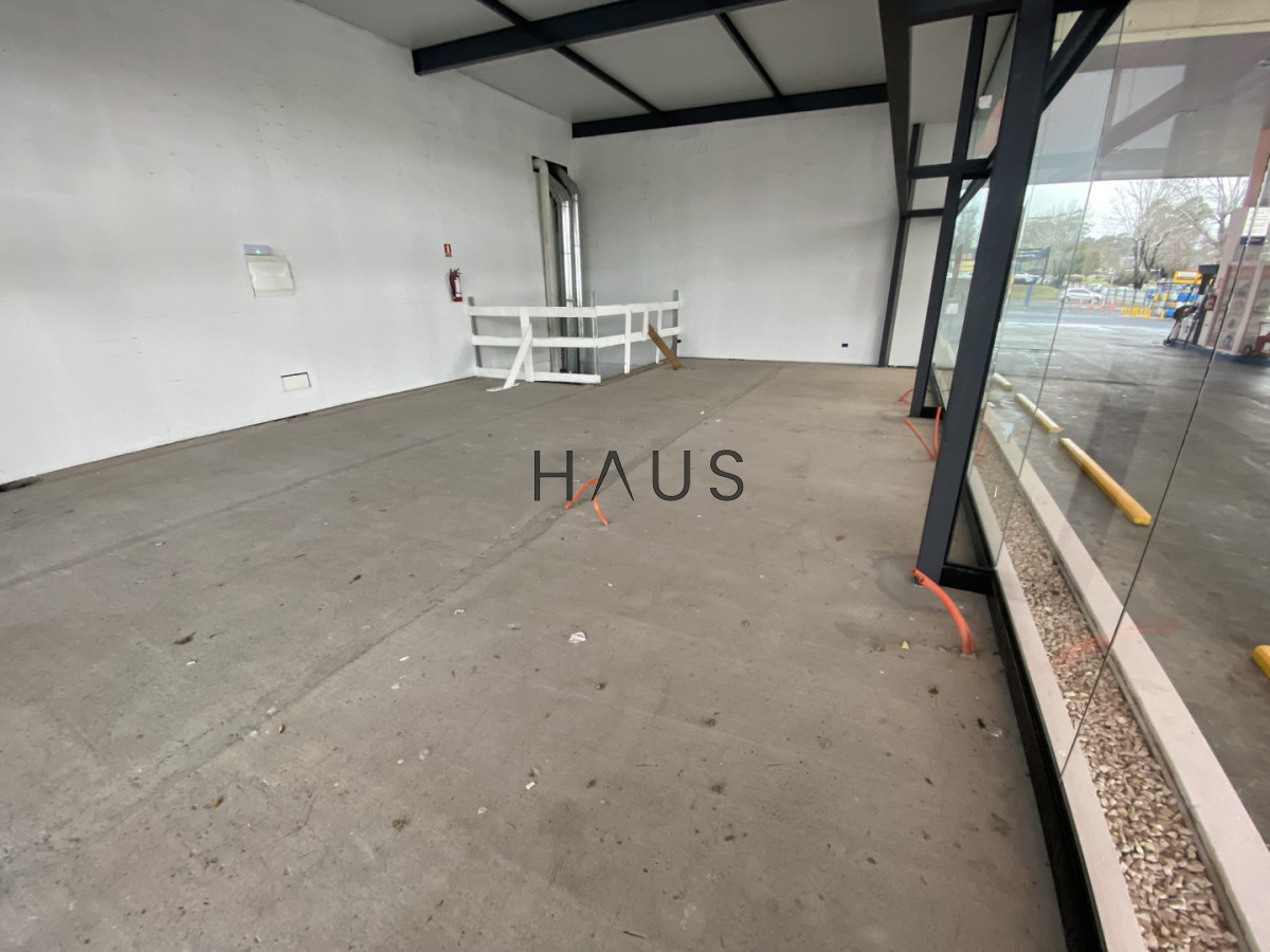 Local Comercial ID.945 - Local de 149 metros totales en alquiler anual 