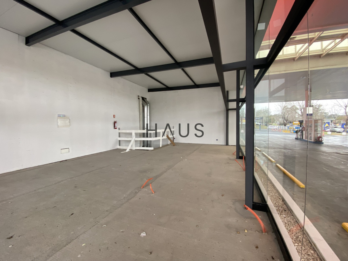 Local Comercial ID.945 - Local de 149 metros totales en alquiler anual 
