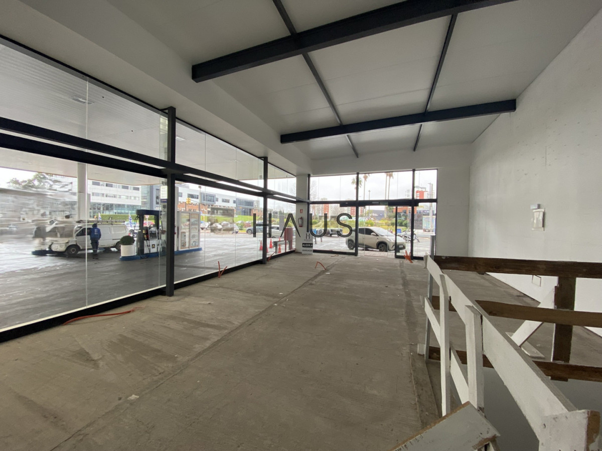 Local Comercial ID.945 - Local de 149 metros totales en alquiler anual 