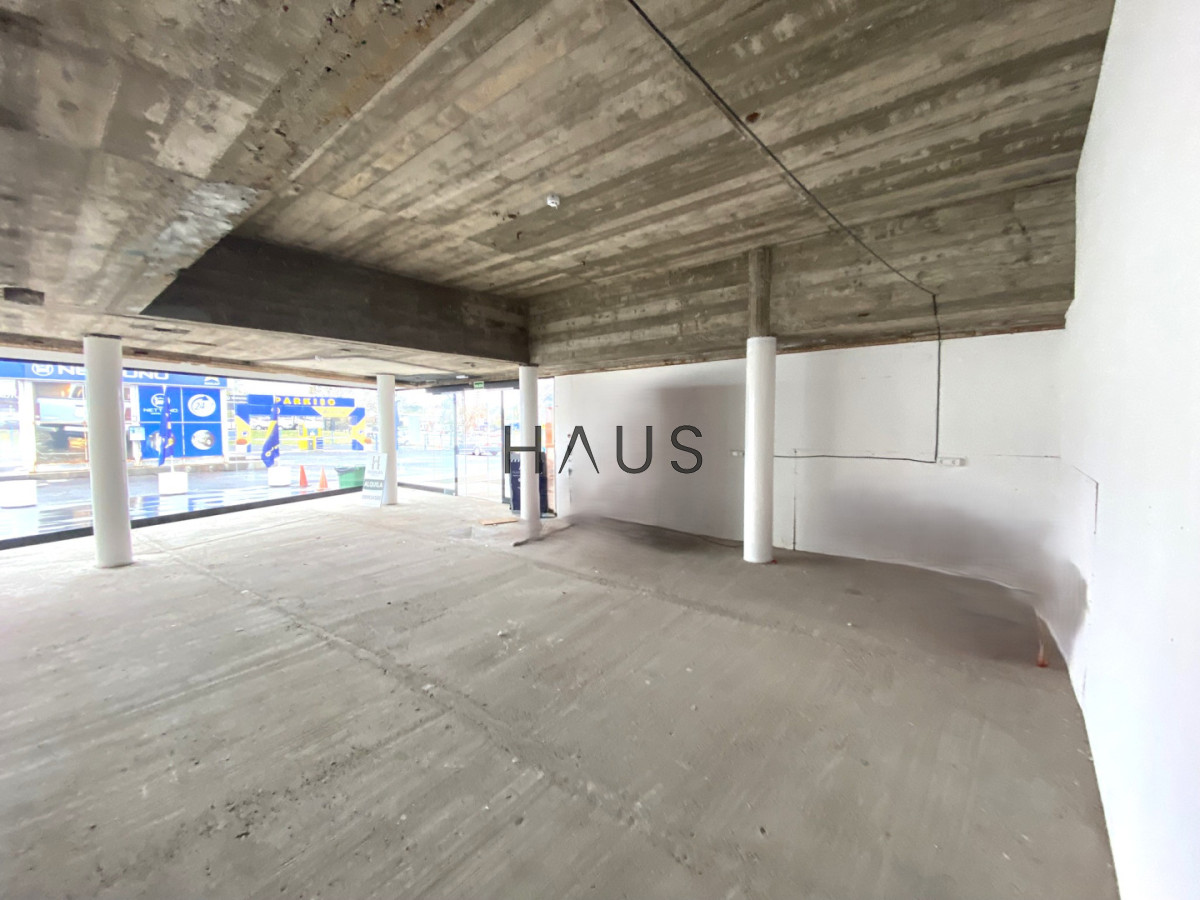 Local Comercial ID.944 - Local en alquiler con un total de 161 metros, 133,26 de planta