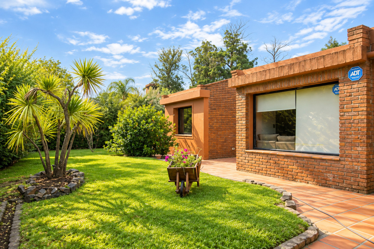Imagen de En venta casa de 3 Dormitorios en Jardines de Córdoba
