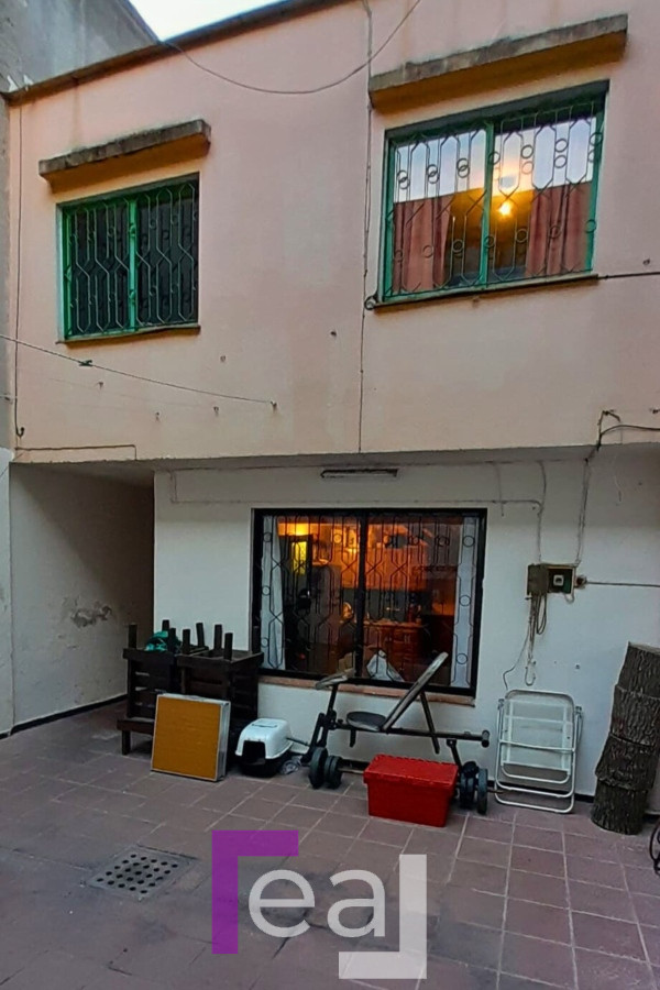 Apartamento ID.301 - Apartamentos en Venta en Ciudad Vieja  padrón único con 4 unidades 