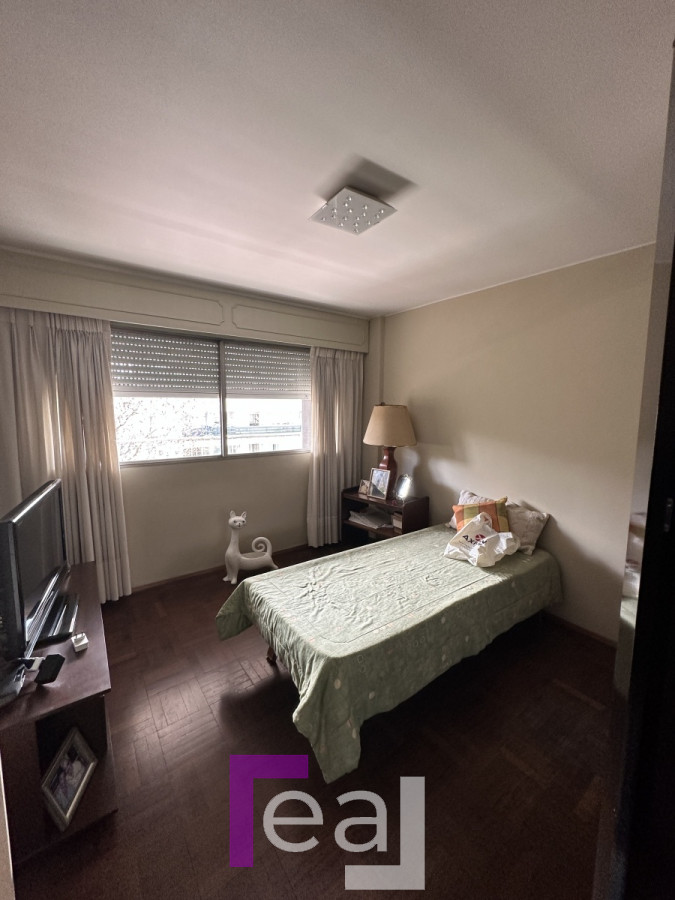 Apartamento ID.121 - Apartamento en pleno pocitos 3 dorm 3 baños y servicio