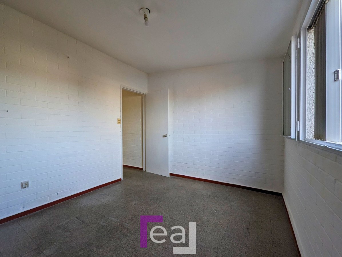 Apartamento ID.142 - Venta Apartamento 3 dormitorios a 200 Metros De Millán Y Raffo 