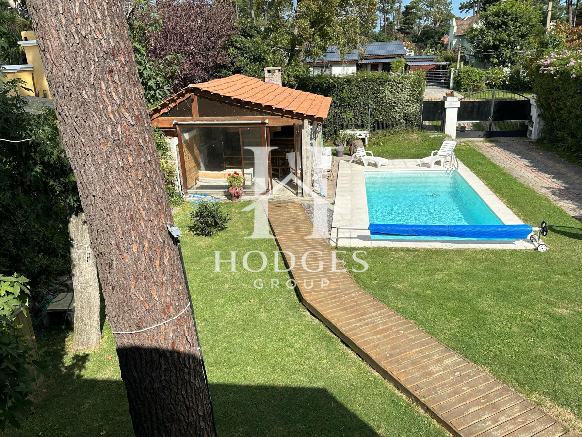 Casa ID.221 - Casa en Venta de 4 Dormitorios ubicada en Pinares, Punta del Este
