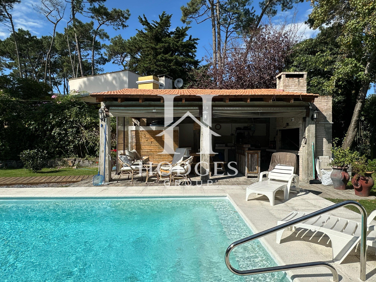 Casa ID.221 - Casa en Venta de 4 Dormitorios ubicada en Pinares, Punta del Este