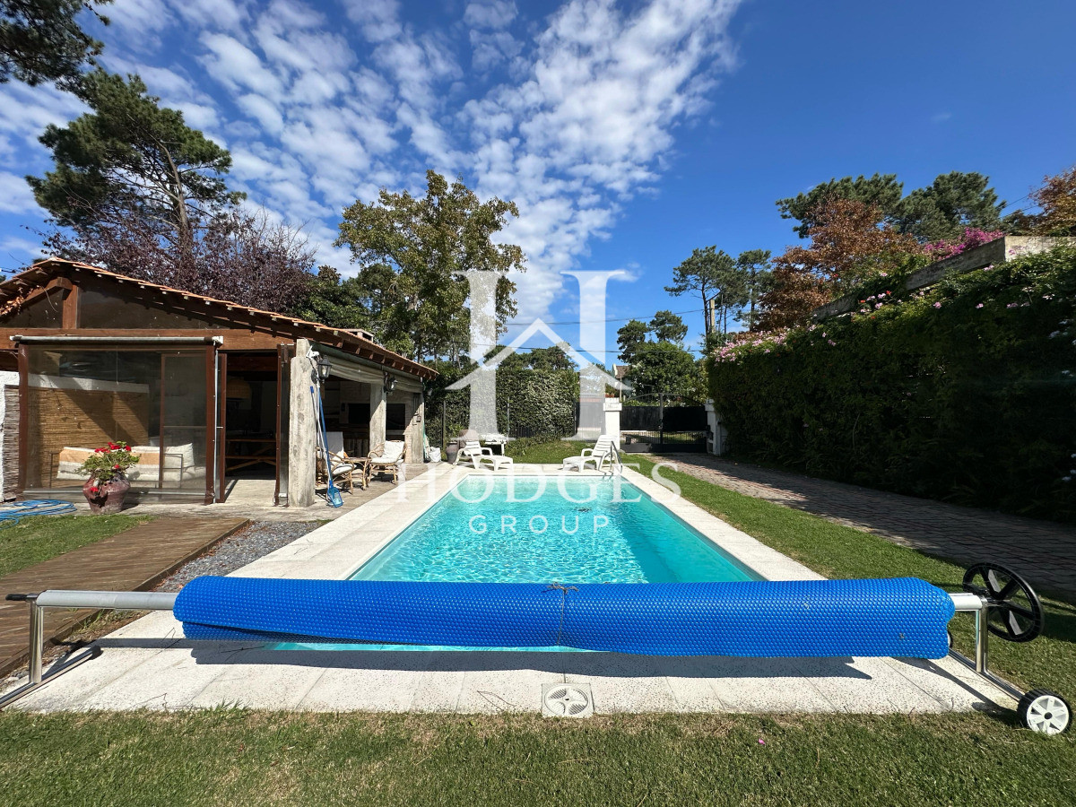 Casa ID.221 - Casa en Venta de 4 Dormitorios ubicada en Pinares, Punta del Este