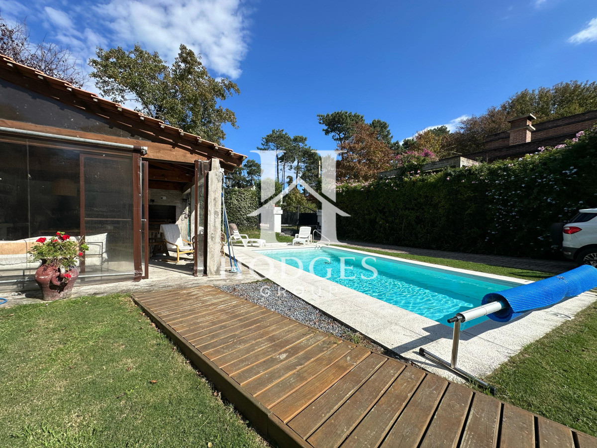 Casa ID.221 - Casa en Venta de 4 Dormitorios ubicada en Pinares, Punta del Este