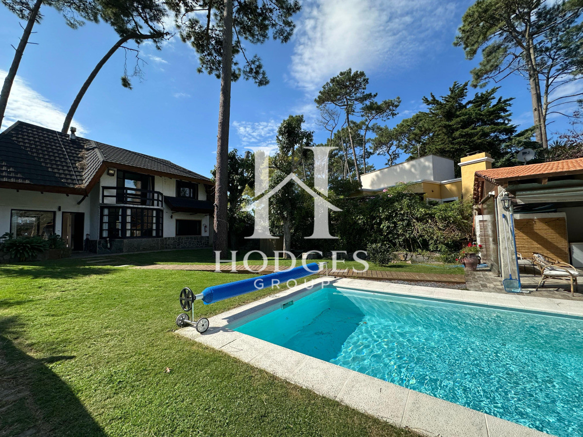 Casa ID.221 - Casa en Venta de 4 Dormitorios ubicada en Pinares, Punta del Este