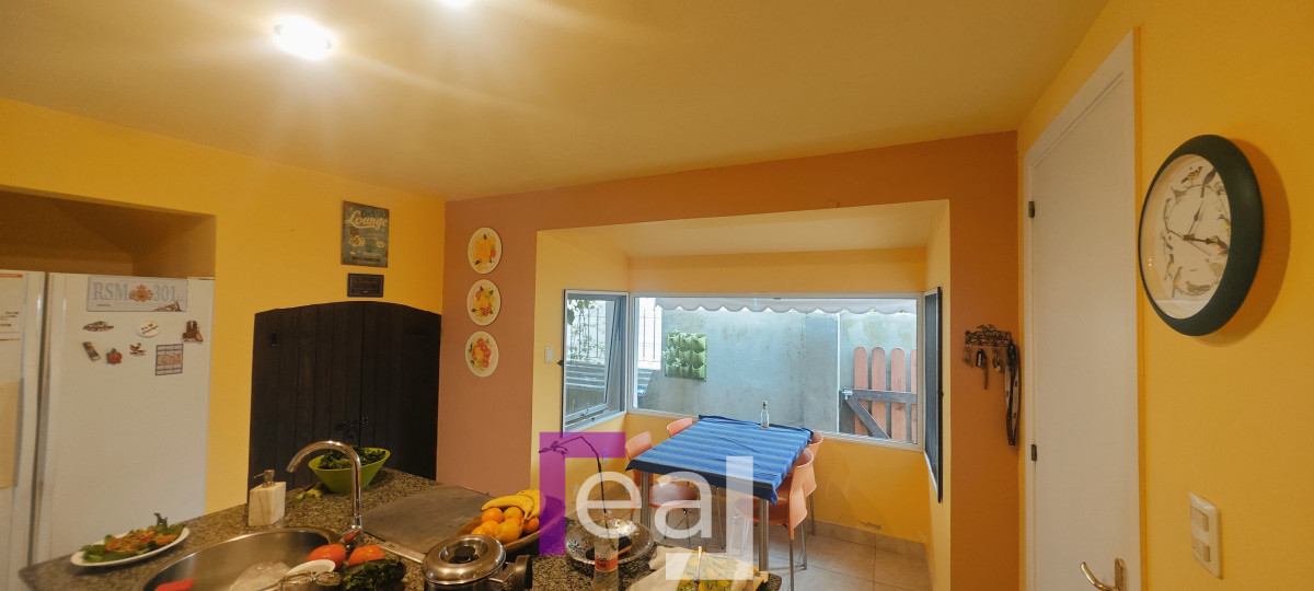 Casa ID.164 - Venta de Espectacular Casa Frente al Mar en  Piriápolis