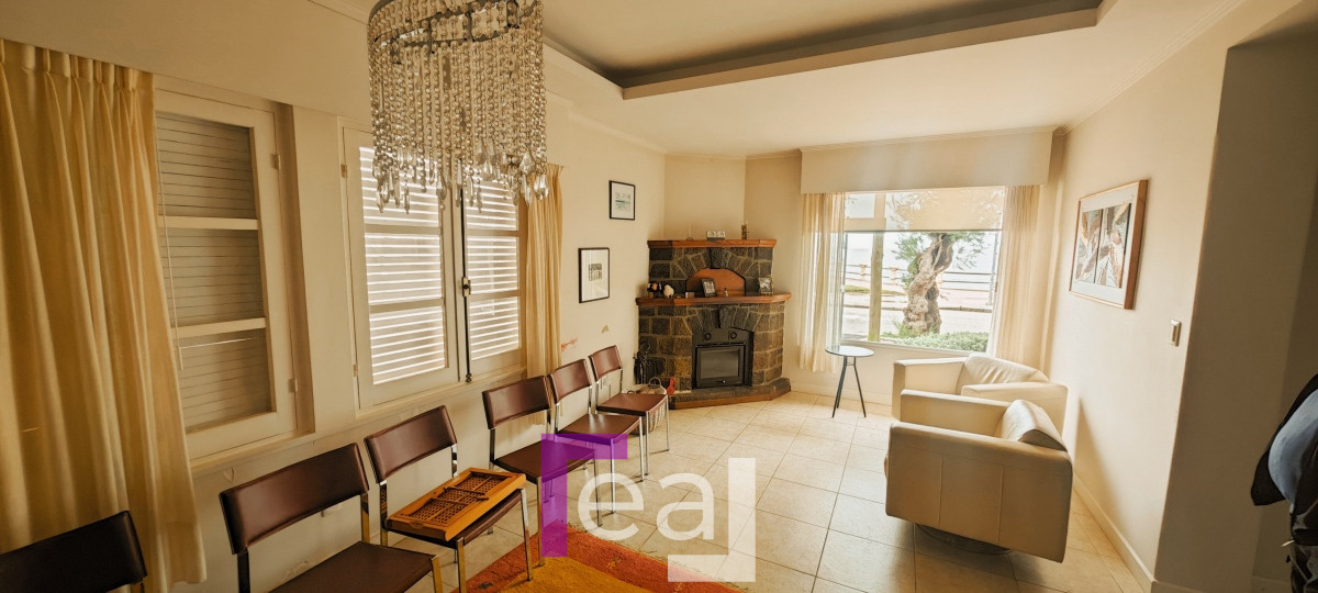 Casa ID.164 - Venta de Espectacular Casa Frente al Mar en  Piriápolis