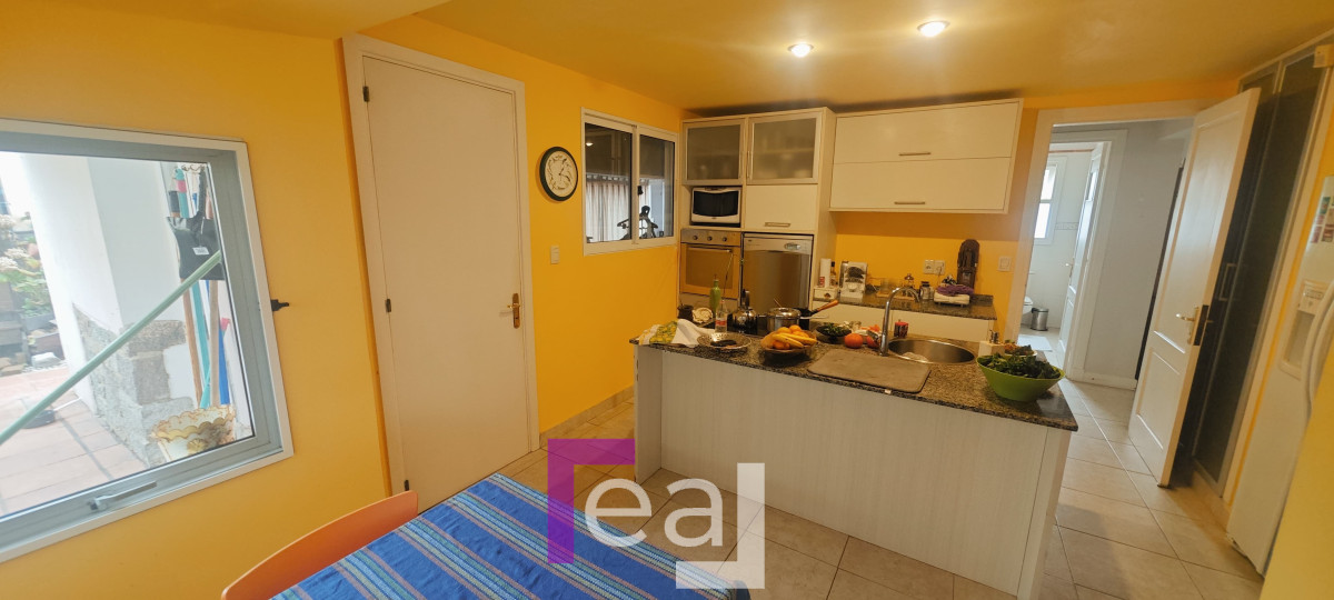 Casa ID.164 - Venta de Espectacular Casa Frente al Mar en  Piriápolis