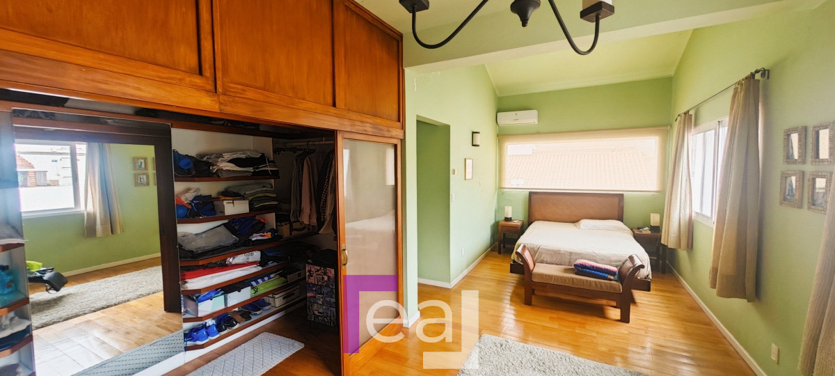 Casa ID.164 - Venta de Espectacular Casa Frente al Mar en  Piriápolis
