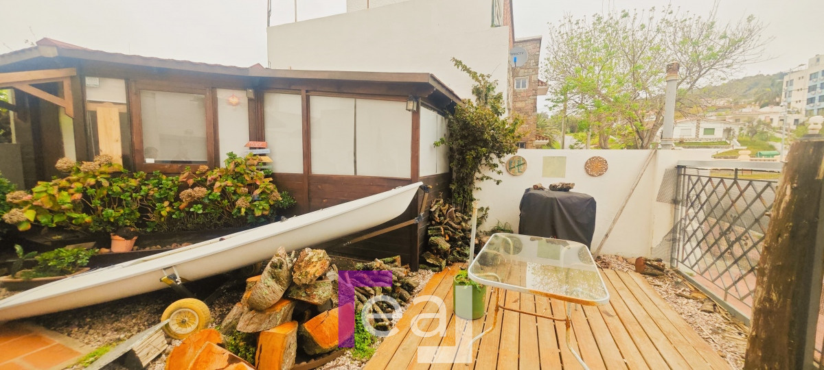 Casa ID.164 - Venta de Espectacular Casa Frente al Mar en  Piriápolis