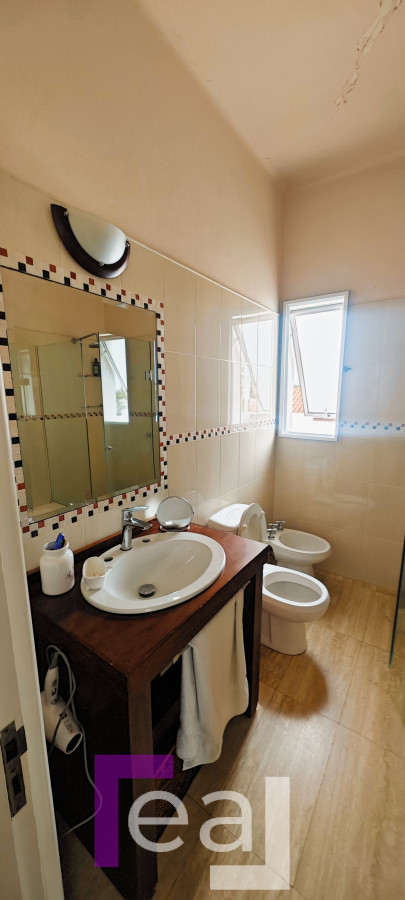 Casa ID.164 - Venta de Espectacular Casa Frente al Mar en  Piriápolis