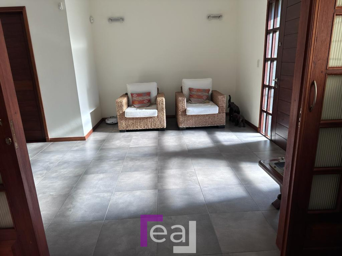 Casa ID.39 - Casa en Playa mansa, 4 Dormitorios, piscina terreno, impecable Punta del Este