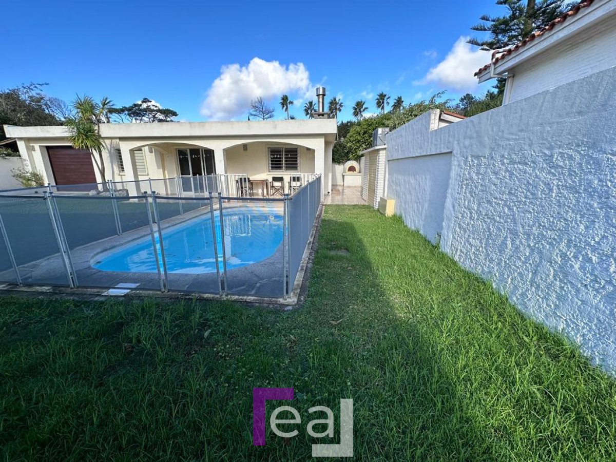 Casa ID.39 - Casa en Playa mansa, 4 Dormitorios, piscina terreno, impecable Punta del Este