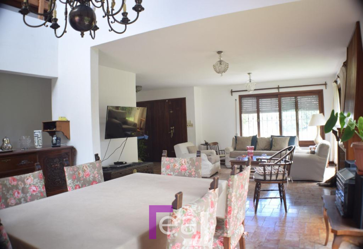 Casa ID.42 - Hermosa casa en lugar privilegiado 4 dormitorios, apta Desarrollo Maldonado
