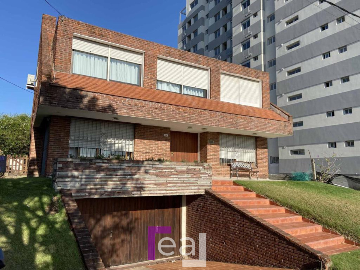 Casa ID.42 - Hermosa casa en lugar privilegiado 4 dormitorios, apta Desarrollo Maldonado