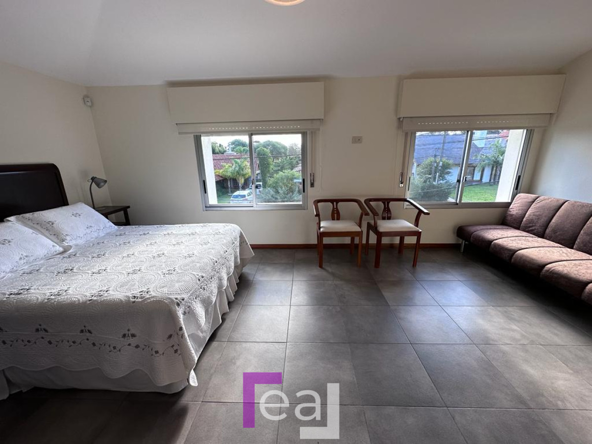 Casa ID.39 - Casa en Playa mansa, 4 Dormitorios, piscina terreno, impecable Punta del Este