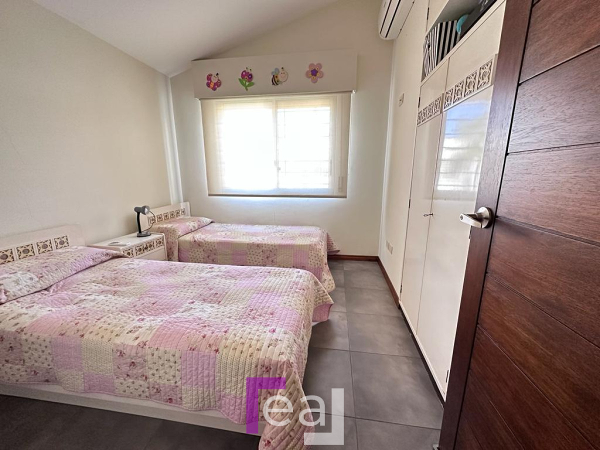 Casa ID.39 - Casa en Playa mansa, 4 Dormitorios, piscina terreno, impecable Punta del Este