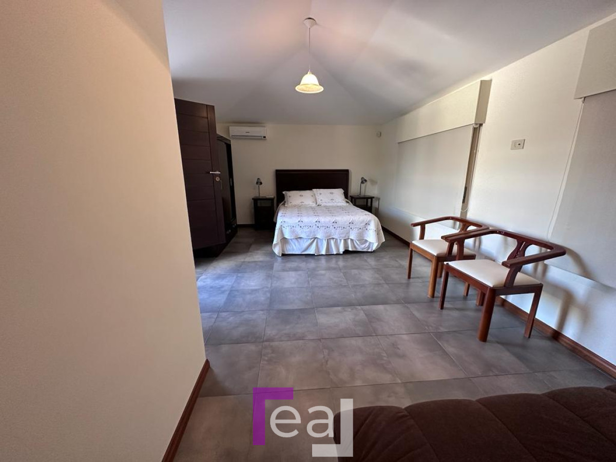 Casa ID.39 - Casa en Playa mansa, 4 Dormitorios, piscina terreno, impecable Punta del Este