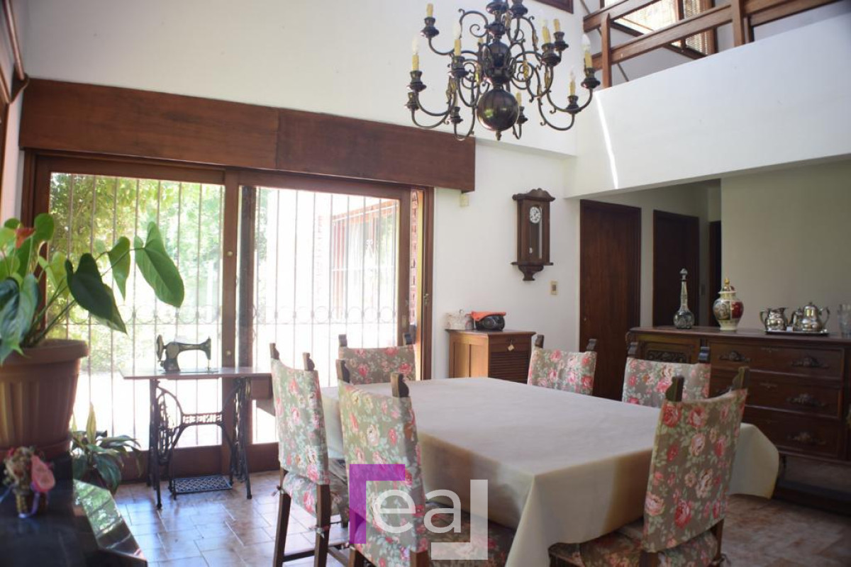 Casa ID.42 - Hermosa casa en lugar privilegiado 4 dormitorios, apta Desarrollo Maldonado