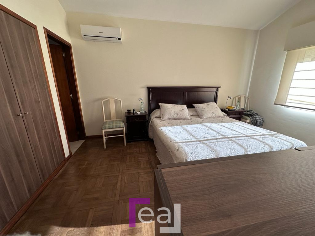 Casa ID.39 - Casa en Playa mansa, 4 Dormitorios, piscina terreno, impecable Punta del Este