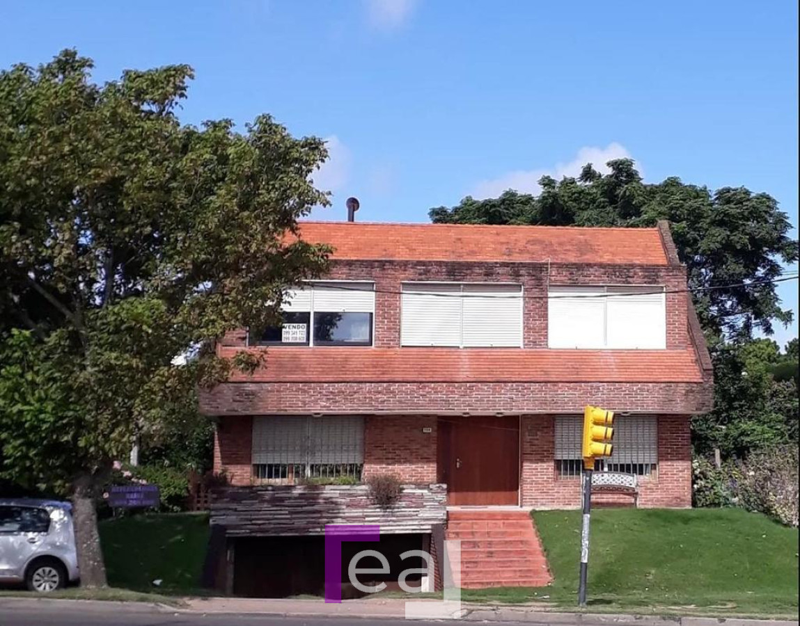 Casa ID.42 - Hermosa casa en lugar privilegiado 4 dormitorios, apta Desarrollo Maldonado