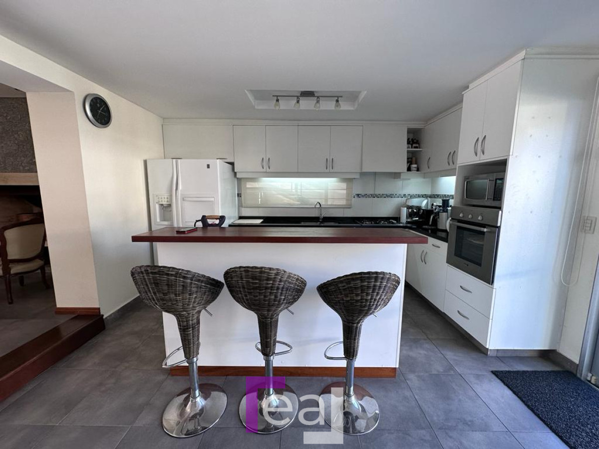 Casa ID.39 - Casa en Playa mansa, 4 Dormitorios, piscina terreno, impecable Punta del Este