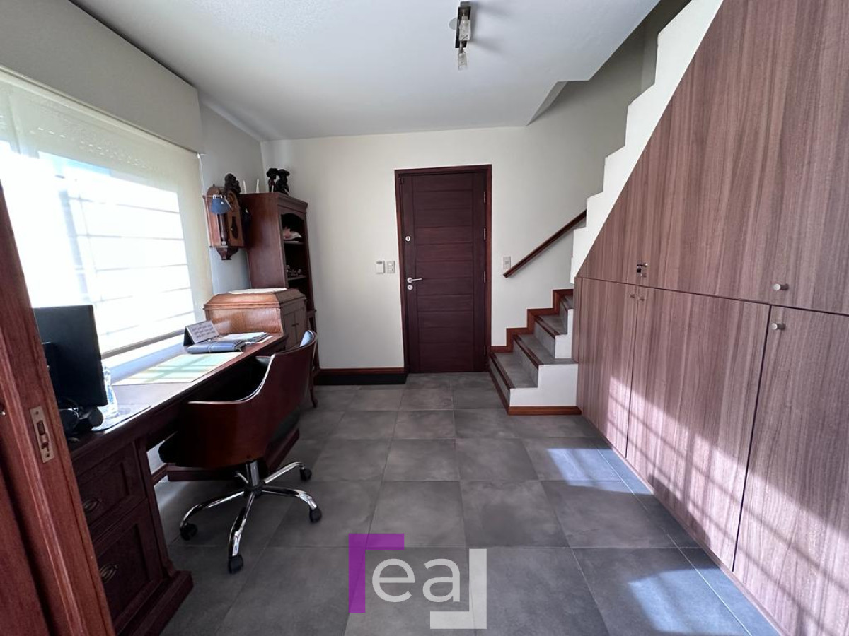 Casa ID.39 - Casa en Playa mansa, 4 Dormitorios, piscina terreno, impecable Punta del Este