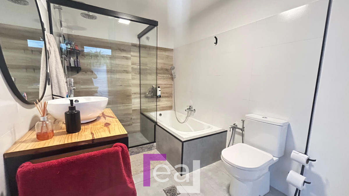 Casa ID.443 - Venta casa y apartamento en cordón cuatro dormitorios 