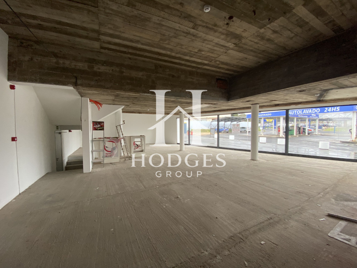 Local Comercial ID.375 - Local en alquiler con un total de 161 metros, 133,26 de planta