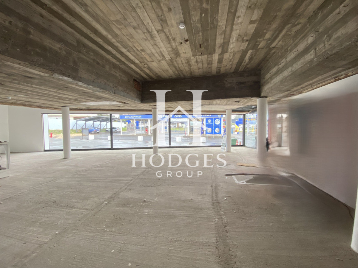 Local Comercial ID.375 - Local en alquiler con un total de 161 metros, 133,26 de planta