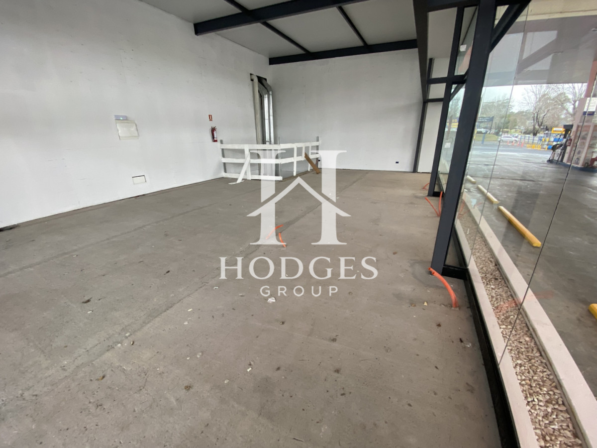 Local Comercial ID.374 - Local de 149 metros totales en alquiler anual 