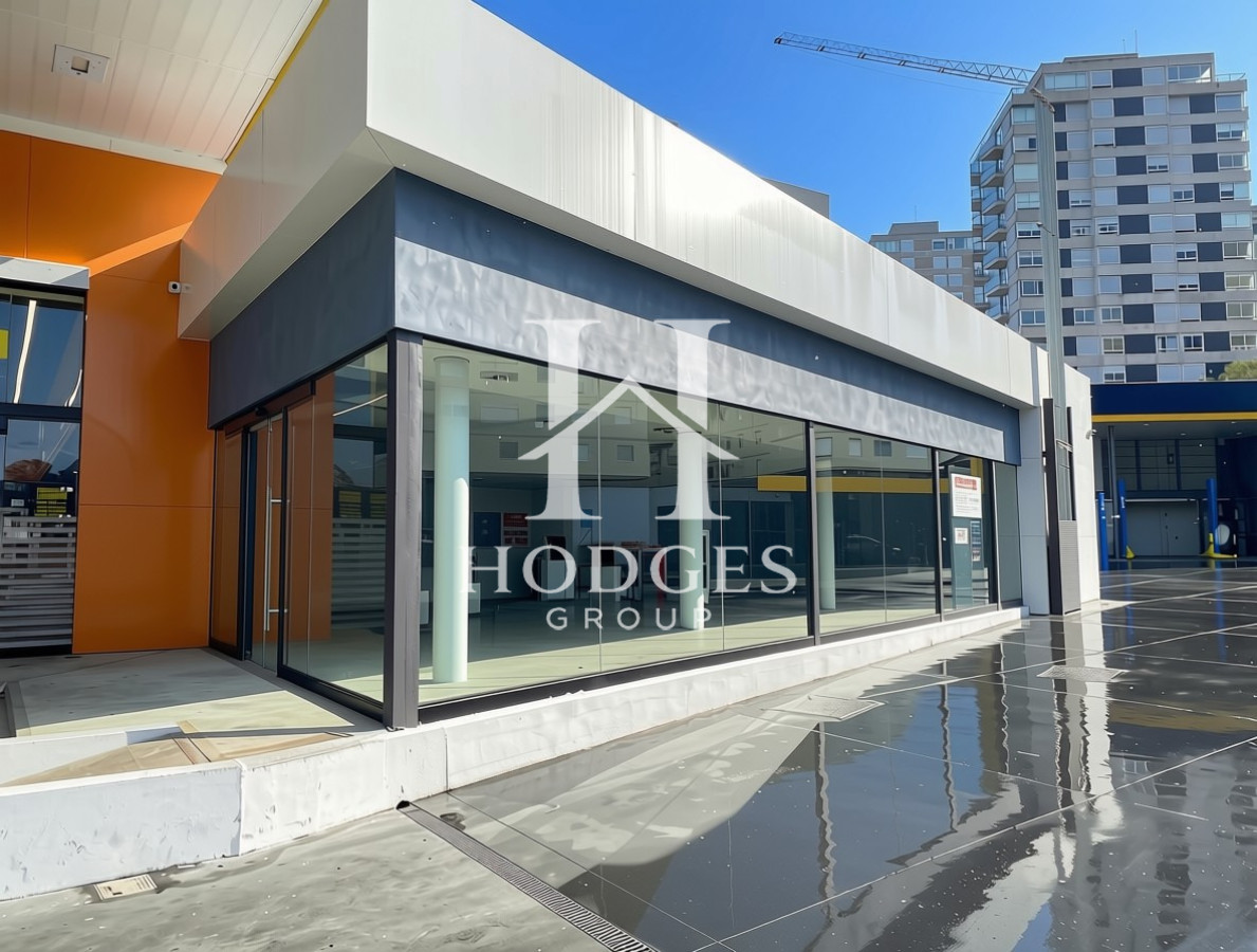 Local Comercial ID.375 - Local en alquiler con un total de 161 metros, 133,26 de planta