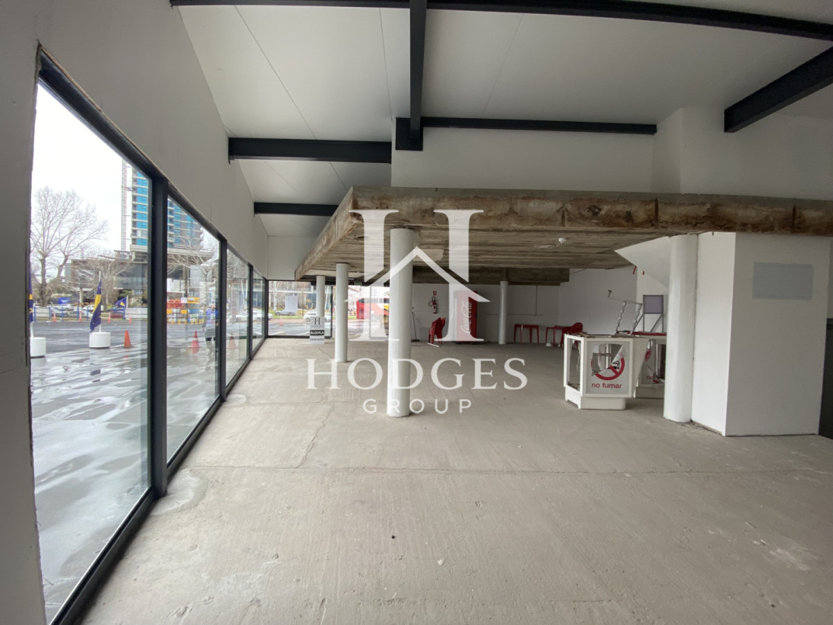 Local Comercial ID.375 - Local en alquiler con un total de 161 metros, 133,26 de planta