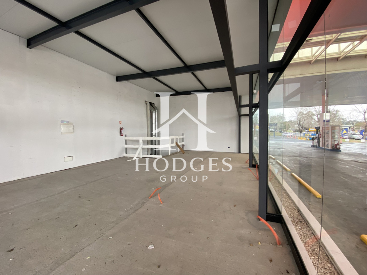 Local Comercial ID.374 - Local de 149 metros totales en alquiler anual 