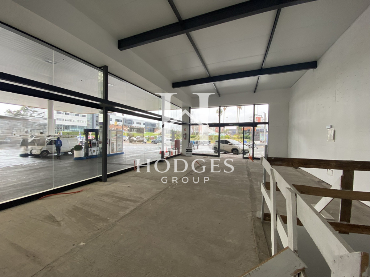 Local Comercial ID.374 - Local de 149 metros totales en alquiler anual 
