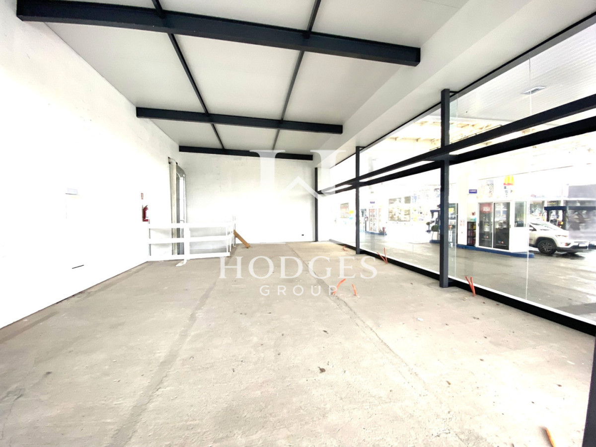 Local Comercial ID.374 - Local de 149 metros totales en alquiler anual 