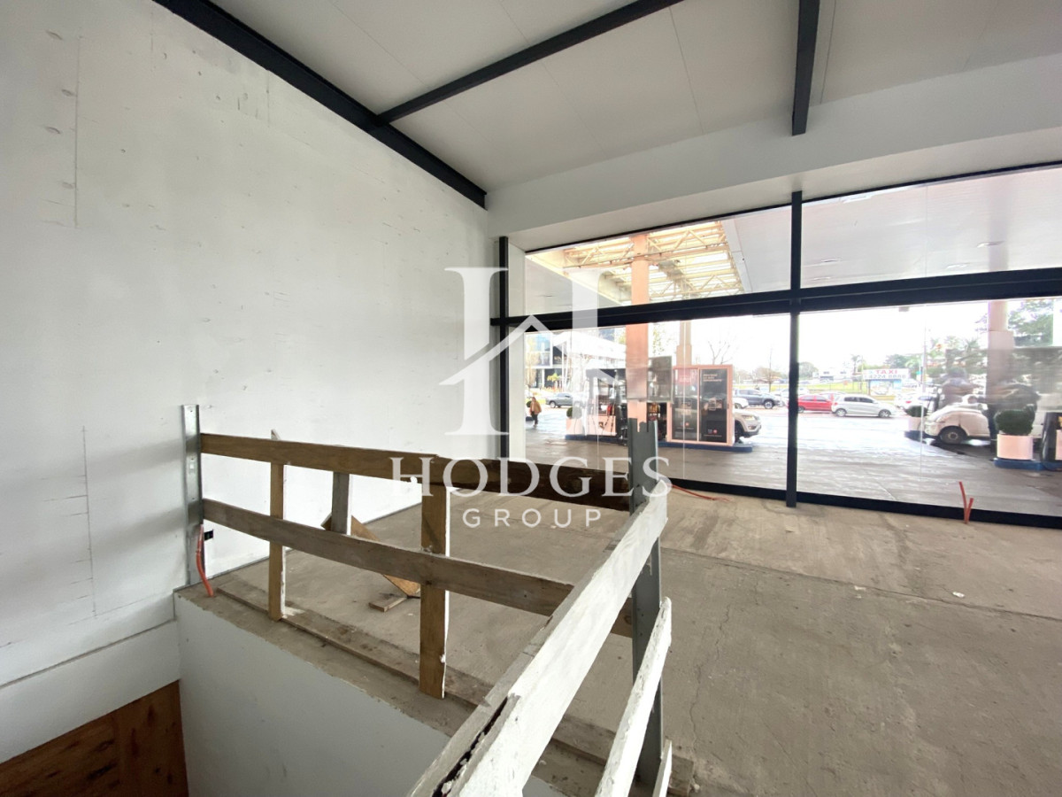 Local Comercial ID.374 - Local de 149 metros totales en alquiler anual 