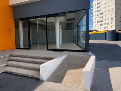 Local en alquiler con un total de 161 metros, 133,26 de planta