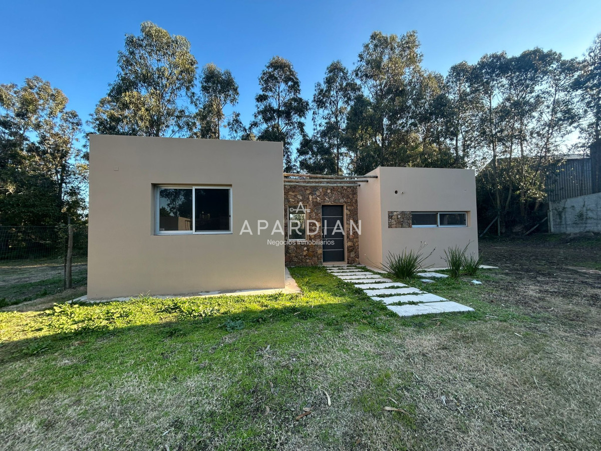 Casa ID.21098475 - Casa a estrenar en barrio privado, construcción tradicional, 2 dorm 2 baños 370 m2 de terreno  US$175.000. financiación