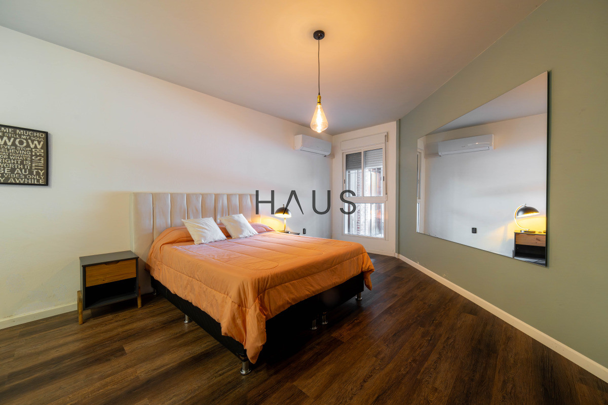 Casa ID.766 - Chalé 4 dorm 4 baños gran living, piscina grande + 2 deptos externos para renta. Terreno de 1700 m2 + 620 m2 construidos. Precio de Venta US$ 550.000.