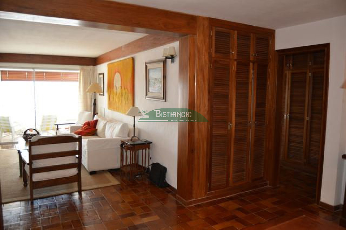 ALQUILER DE TEMPORADA Apartamento en Puerto, Punta del este, con excelente ubicación. 3 dormitorios, 3 baños, terraza y garaje - GoPunta - Portal Inmobiliario de Punta del Este - Maldonado