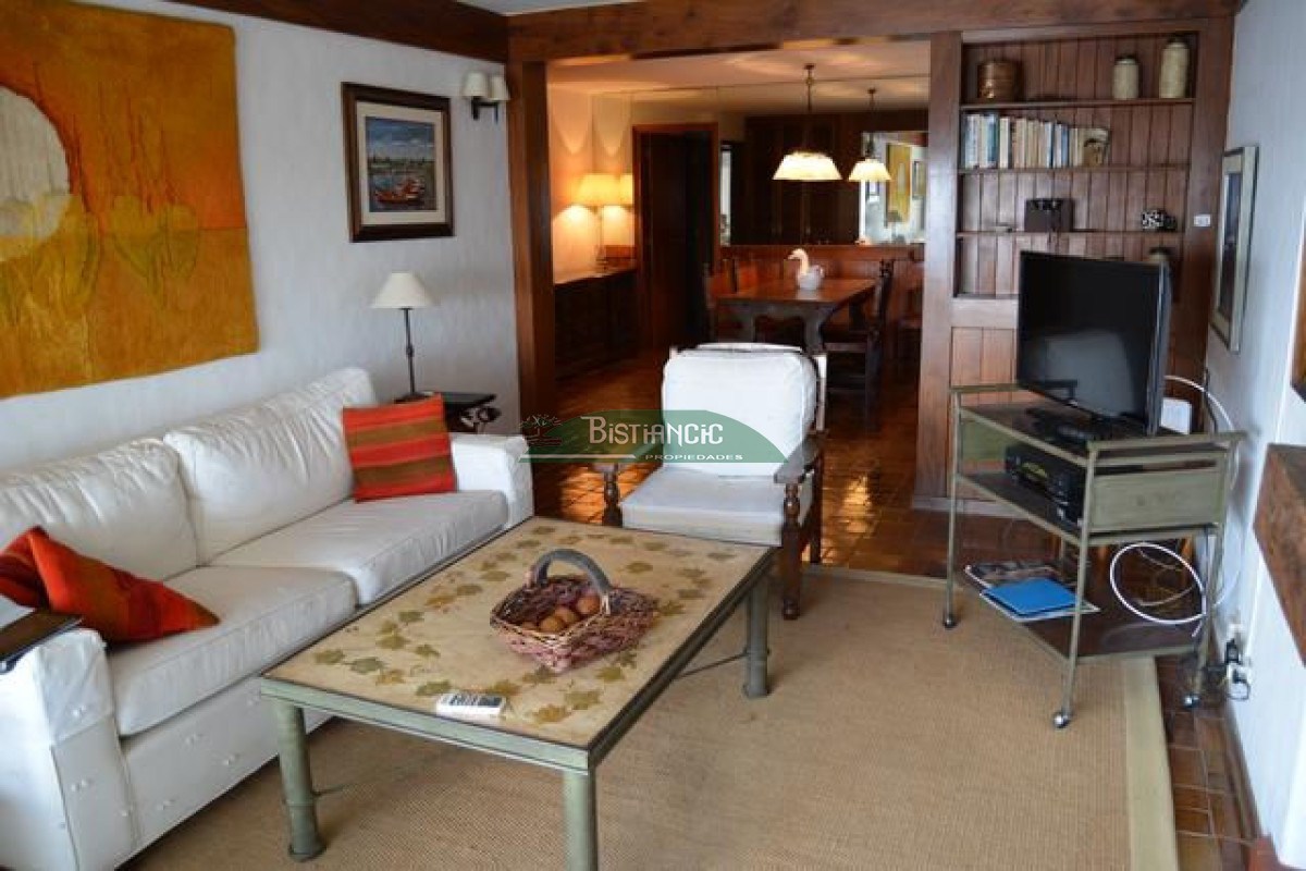 ALQUILER DE TEMPORADA Apartamento en Puerto, Punta del este, con excelente ubicación. 3 dormitorios, 3 baños, terraza y garaje - GoPunta - Portal Inmobiliario de Punta del Este - Maldonado
