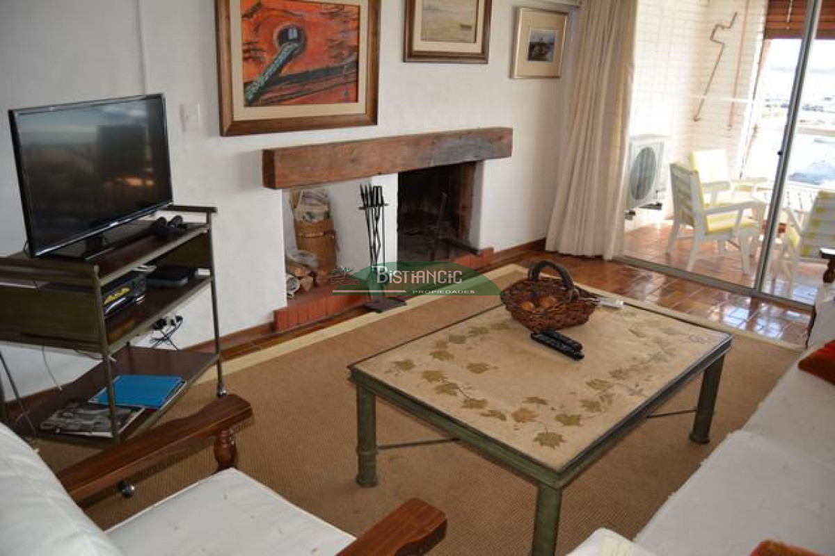 ALQUILER DE TEMPORADA Apartamento en Puerto, Punta del este, con excelente ubicación. 3 dormitorios, 3 baños, terraza y garaje - GoPunta - Portal Inmobiliario de Punta del Este - Maldonado
