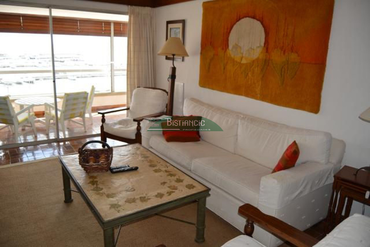 ALQUILER DE TEMPORADA Apartamento en Puerto, Punta del este, con excelente ubicación. 3 dormitorios, 3 baños, terraza y garaje - GoPunta - Portal Inmobiliario de Punta del Este - Maldonado