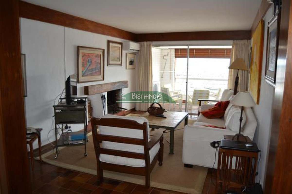 ALQUILER DE TEMPORADA Apartamento en Puerto, Punta del este, con excelente ubicación. 3 dormitorios, 3 baños, terraza y garaje - GoPunta - Portal Inmobiliario de Punta del Este - Maldonado
