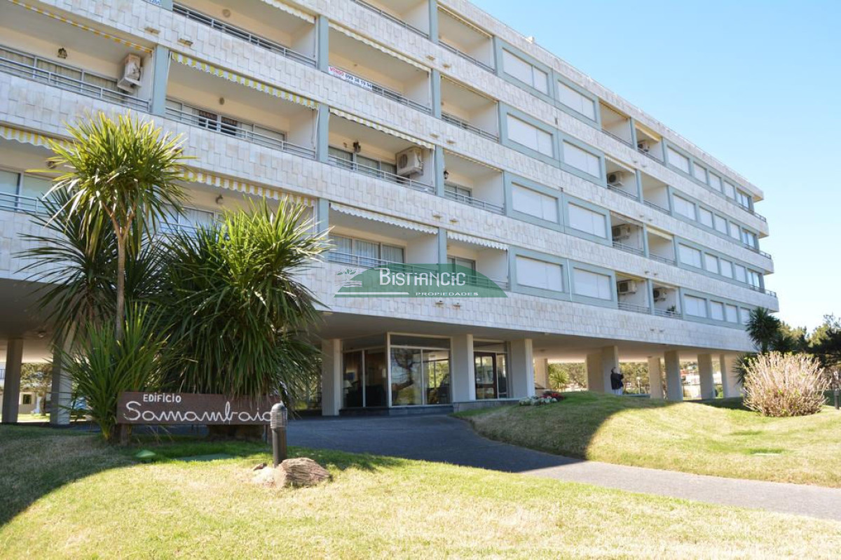 VENTA O ALQUILER TEMPORAL - Apartamento en la pda 16. frente a la playa. 4 dormitorios, 3 bnaños 